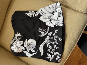White House Black Market Bandeau Top Never Worn, size 4